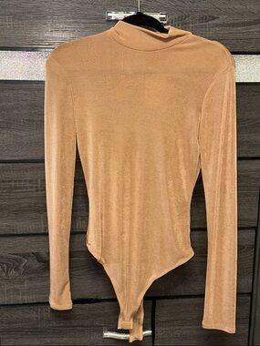 Long-Sleeve Mock Neck Bodysuit in Camel